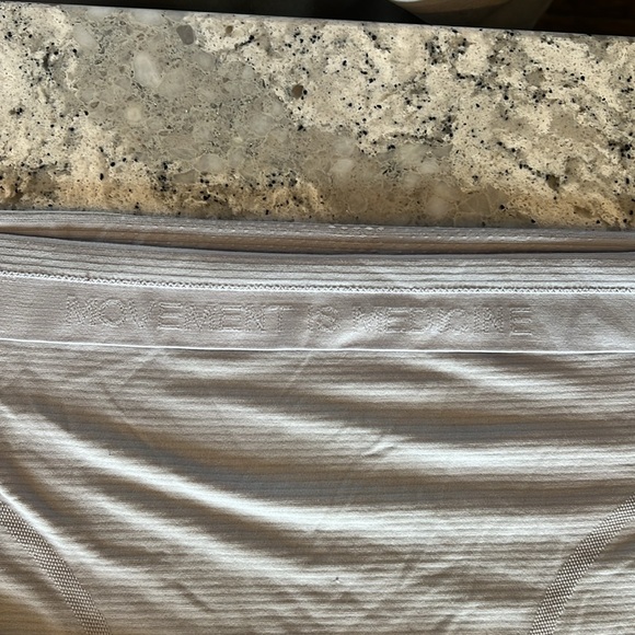 LULULEMON SWIFTLY TECH LAVENDER SIZE 6 - Picture 2 of 4